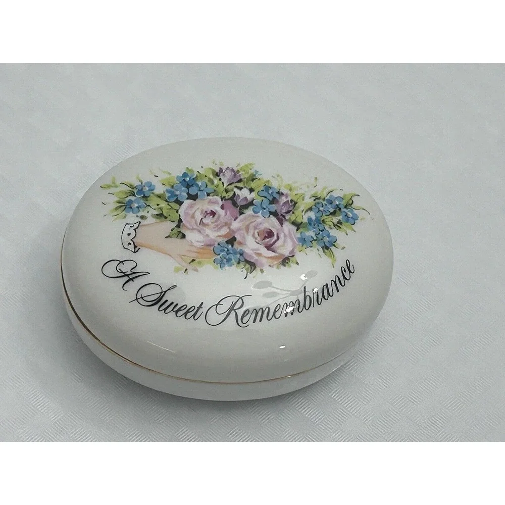 Sweet‎ Remembrance Ceramic Trinket Box Dish Avon Valentines Day 1982 Vintage